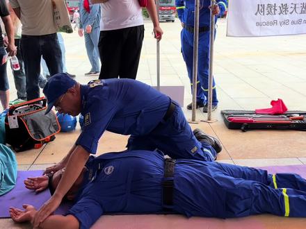 醉酒者如果气道被堵将危及生命,遇到他们该如何有效施救? #蓝天救援 #急救技能 #醉酒