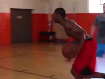 文班亚马VS维金斯,同样都是状元,相差十年的顶级天赋的区别 #NBA #美国 #斩杀线 #篮球