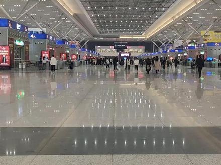 郑州东站大不大,会不会惩罚每一个卡点的人,一镜到底带你来体验#高铁 #郑州东站 #踩点 #郑州 #热知识分享
