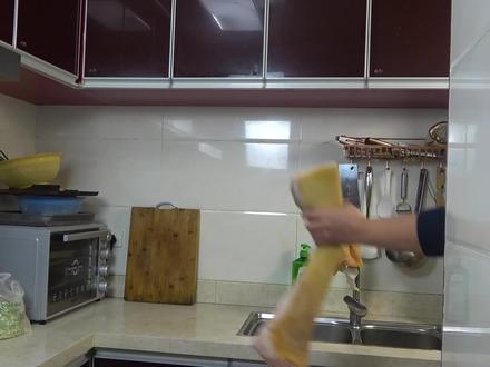 媳妇买5斤猪肉1斤尖椒,超小厨做“尖椒炒肉拌面“大口吃面真过瘾