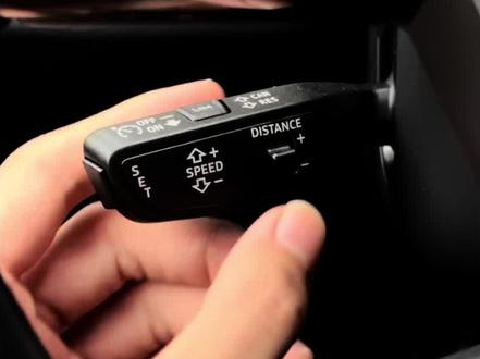 奥迪方向盘左边的小拨杆你会吗?奥迪ACC自适应巡航,奥迪定速巡航 #奥迪A8L #温暖出行尽享驾趣 #奥迪用车技巧