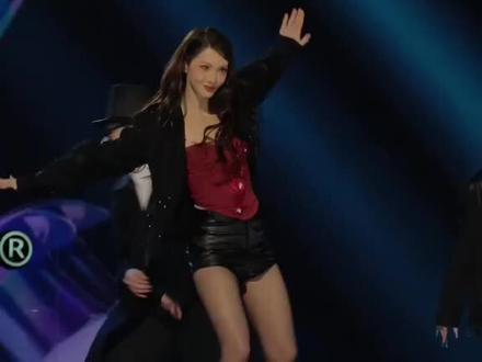 大喜第二只舞来啦不愧是沈腾老师带出来的兵直接高雅抽象两级反转#金晨卜卦舞台绝美 #金晨 #金晨#抖音美好惊喜夜#神级现场 #抖音美好跨年季