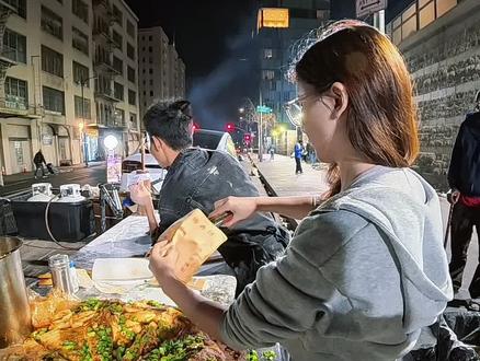 吃饱对于他们来说是一种奢望 #小唐酱香饼#小唐在美国#美国小唐酱香饼