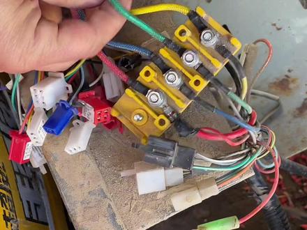 维修达人手把手教你更换电动车三轮车双模控制器视频教程 新国标电动车换控制器 控制器接线技巧
#电瓶车维修 #电动车调速度 #电动车维修教学 #电动三轮车 #电动车维修视频教程