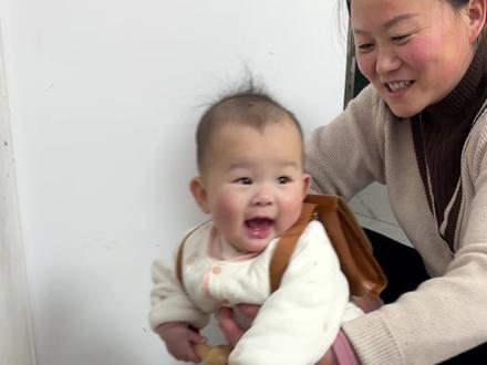 没有哪个宝宝能拒绝的花生车 颜值高还巨好玩~软乎乎的花生造型娃一坐上去就不下来 前后摇晃超安全,哄娃+锻炼平衡感两不误,带娃党闭眼冲#花生车#扭扭车 #花生车溜溜车#宝宝玩具 #解放双手神器