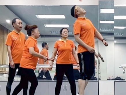 围踢注解 分享动作要领#翎舞花毽