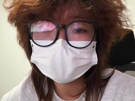 睡意酝酿到一半爬起来拍的视频,有些话我没表达清楚。我想说的是,空调房办公室里拍视频的摩托测评会有人看吗?有说服力吗?靠这个吃饭,有时真的没办法 #机车