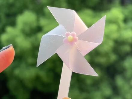 这是拼豆?!一起来做拼豆版的春日小风车吧✨ #当拼豆遇上春天 #创作者中心 #创作灵感 #春日手工 #邪修拼豆