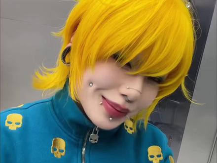 🍋审美该换了 不一样的设计提案 #短发 #柠檬黄发色 #漂发 #穿孔师 #笑着走出理发店