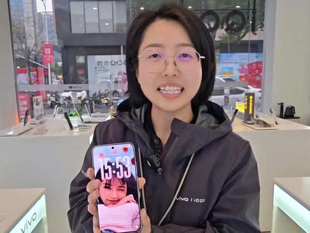 一个视频教会你把vivo手机玩出新花样,今天教大家如何使用光栅壁纸
#vivos50 #vivoS50promini #vivo #高级感壁纸 #田曦薇壁纸