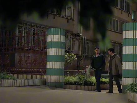 徐萌案证物蓝皮鞋根本不是徐萌所有,再次惊现惊天反转。原来梅叔 和乔素清有着脱不了的干系,何远航发现冉方旭遗物手机中的草稿箱未发出的秘密。 真相浮出水面。#黑夜告白 #王鹤棣 #潘粤明 #影视解说 #黑夜告白悬疑黑马酷爆了