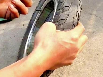 #创作灵感 #电动车 #维修教程 更换电动车后轮轴承,本视频有点长,