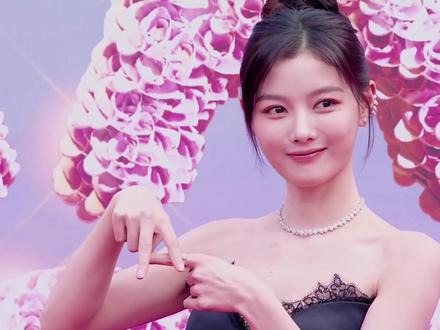 金裕贞AAA盛典红毯!
#金裕贞#aaa颁奖典礼 #女神 #惊艳