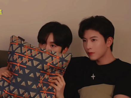 这一段笑死我了哈哈哈,各忙各的
#desire4的团综 #黄星 #邱鼎杰 #李沛恩 #江衡