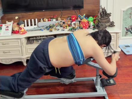 爬行机从145-110,我的康复老师说对腰和膝盖不好的每天爬行半小时,保护脊椎,每天利用碎片时间,太适合居家宝妈了,大肚腩没有了,手臂细了,腰臀比也出来了!#爬行健身 #自律 #大肚腩变小蛮腰#燃脂的一百种方式 #塑型