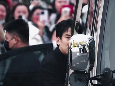 于洋:不舒服找我嘎哈 找大夫 #于洋 #白鹿 #王鹤棣 #奔跑吧 #于洋不吃压力第一人