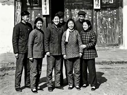 湖北安陆的这些老学校,你还记得吗? 视频里的学长学姐们,现在应该都是爷爷奶奶了吧#老照片里的校园 #安陆#安陆一中 #老校记忆 #记忆的学校 #校园历史回顾