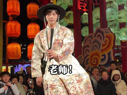 “他把盛唐举过头顶,把月光留在故乡” #镜头里的年味儿 #定格新年灿烂瞬间 #河头老街 #河头老街李太白 @沙城老窖酒业 #新年喝陶藏真年份真香