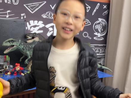 网红梗大比拼,我的刀盾VS奶龙,一句话打败小学生 #变变荣耀 #我的刀盾