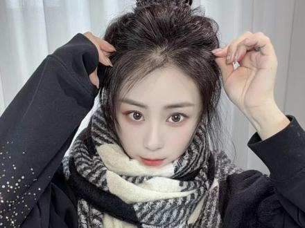 过年随意扎的丸子头,手残党都能学得会,超级百搭款 #过年发型 #丸子头 #蓬松发型 #手残党也能学会的发型 #简单好看发型 @