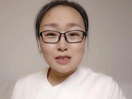 手机掉熊猫家里了 #大熊猫紧抱游客手机不让饲养员取回 #熊猫 #大熊猫青灵 #都江堰熊猫家园 #国宝不愧是国宝