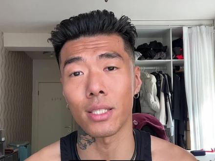 一想到现在的男生们只花43800就能骑上公升级别加速的摩托车 ,我打心底里感到害怕 #张雪820rr #张雪 #摩托车 #Data测评