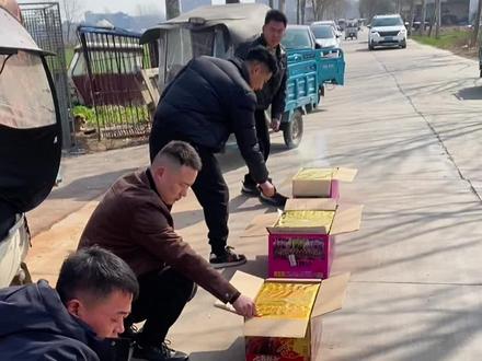 #七彩祥云许愿烟花 #上热门 #我要上热门🔥 #彩烟 #鞭炮 不错,七彩祥云