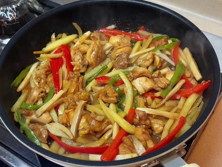 杏鲍菇土豆丝焖鸡腿,巨巨巨好吃,不信你试一试#懒人快手菜 #水油焖菜 #低脂低卡餐 #鸡腿怎么做好吃