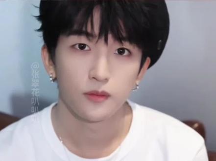 没人能拒绝的了黄子弘凡,就连ddg也不例外
#黄子弘凡#ddg黄子弘凡 #黄子弘凡ddg品牌代言人 #快乐不凡真的敢卸