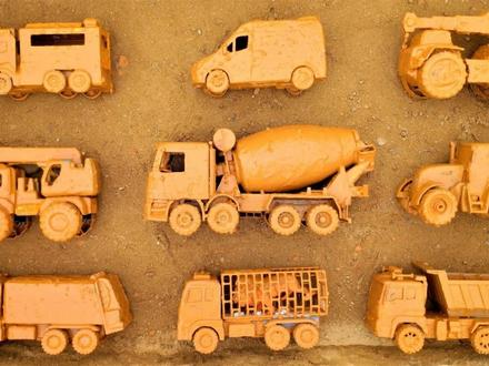 泥坑里认识搅拌车、汽车吊等,有趣的知识早教