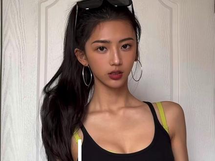 深夜和我一起吃瓜这个“婷逸婷”到底真黑假黑
今天没有做妆造,想不带伪装的和大家分享最真实的我的故事
很震惊,我这么一个死要面子的人竟然在分享我的难堪的过去,也很震惊,我竟然成为了这么一个我不曾想过我会成为的,这么好的一个我