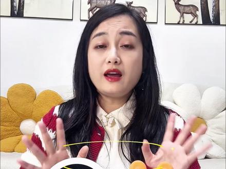 AI闹钟大测评❗️哪款更适合娃,看完再买也不迟 AI 时代带娃太”卷“了!连闹钟都卷成智能小老师, 今天实测两款热门 AI 闹钟 —— 火火兔 vs 名校堂,到底谁更懂孩子、更耐用?
首先,从产品外观上看,一拿到火火兔就能感受到它的质感。
火火兔结实耐造。相比起来,名校堂的机身会更薄一些
声音上面看,相比于名校堂的机器音,火火兔听起来更亲切
从使用功能上看,
火火兔AI闹钟不仅拥有普通闹钟各项功能,还可以根据需求,一周7天随心设置 50组专属闹钟,就连发出的铃声都可以定制成孩子喜欢的声音。
还能播放天气预播、跟家人微聊。火火兔闹钟还内置了10000+精选学习资源。
平时练习英语还可以打开“口语对练”根据年级选择场景对话...
实测下来,孩子都更喜欢火火兔。#火火兔AI智能闹钟 #AI闹钟 #闹钟 #人类幼崽成长计划 #带娃幸福感满分好物