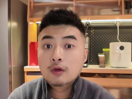 奇怪的通讯录 问什么总有盖子心里把自己当女人