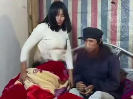 #闪搬小洛熙爸爸发解剖台画面截图小洛熙爸爸在法医刘良视频中隐约看到小洛熙躺解剖台上的画面,截图并发布后被“禁止播放”,爸爸:我看了1000遍才截图出来的小圆头#小洛熙 #刘良