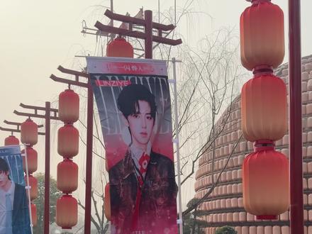 跟着林子烨打卡清明上河园 #清明上河园 #林子烨 #林子烨长开了 #跟着林子烨打卡清明上河园