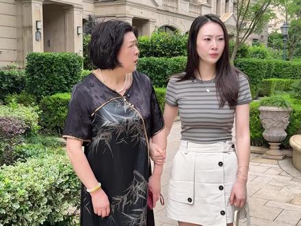 以前觉得一家人不分你我,长大才发现,界限感才是对一段关系最大的尊重。爸妈总说是为了我们好,可这种把“我的”当成“你的”、最后还要拿“养老”和“嫁妆”来捆绑的“好”,真的太沉重了。
我不需要这样的嫁妆,也不稀罕那点彩礼。我只希望我姐和姐夫能好好的,去过他们想要的生活。妈,放过姐姐,也放过你自己吧。#情感#姐妹#母女#家庭
