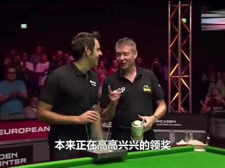 斯诺克大型社死现场!奥沙利文不小心掰坏冠军奖杯,球迷:真尴尬 #斯诺克 #奥沙利文 #台球 #桌球