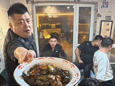 娥家大炕集合#娥哥随拍#娥哥的兄弟们#娥家小院