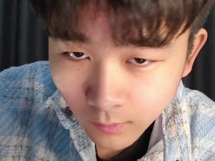 荣耀GT2系列正式曝光?改名叫荣耀WIN!全新方形镜头Deco设计,据说还有10000毫安时青海湖大电池,第五代骁龙8至尊性能,144Hz屏幕,IP6869防尘防水,X轴线性马达,双1216扬声器,magic8同款影像....真的是改变性能手机新体验,你们觉得定价多少合适呢? #数码科技 #荣耀magicos10 #荣耀GT2 #荣耀WIN #手机