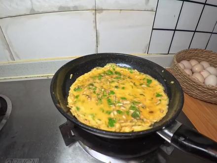 香菜折耳根鸡蛋饼超喜欢吃 #蛋神果然名不虚传#跟着蛋神煮鸡蛋 #爱吃鸡蛋 #鸡蛋#上热门话题🔥🔥🔥