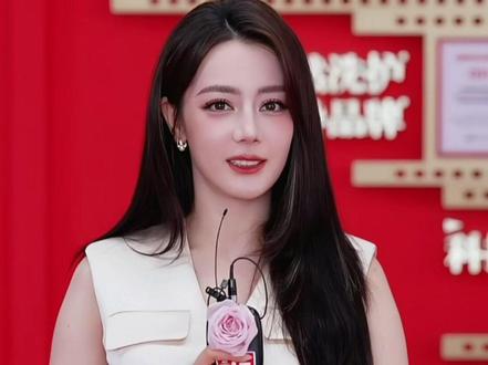 主持人你好会整活儿~#迪丽热巴 #立白直播 #dou上热门