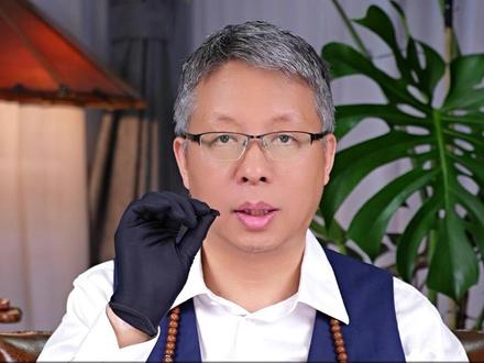 翡翠有裂、戴久变色是什么原因?大实话揭秘,翡翠圈没人敢说的真相!#珠宝玉石#翡翠#行家揭秘#冰种#涨知识