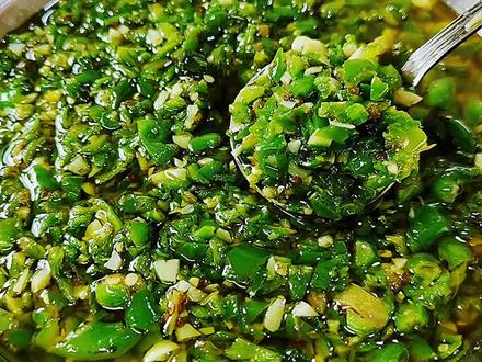 干饭人必备的万能青椒酱,做法简单,久放不坏,拌面夹馒头太香了