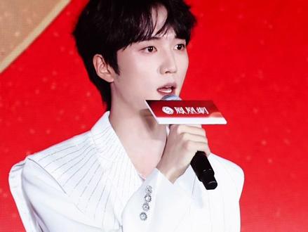 越来越好了🥲@王培延baby🐲
2026年一定还会站上更大更闪耀的舞台✨
#王培延 #红毯 #2026#红毯造型#凤凰网主播红人盛典