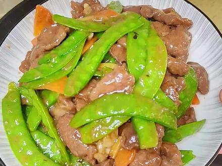 今天做了一道荷兰豆炒牛肉,牛肉嫩滑,一点也不老大家可以试试吧#荷兰豆炒牛肉 ##抖音美食教程 #美食创作人计划 #牛肉嫩滑的关键 #跟着抖音学做菜