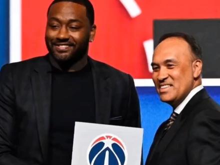 一鱼两吃 奇才想要一鱼两吃!#奇才 #NBA选秀 #迪班萨 #沃尔 #爵士