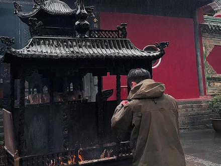 攀登的过程可能艰难 山上的金顶一定值得.#武当山