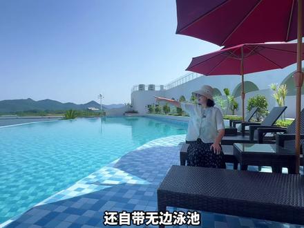 湖北的小马尔代夫,新店开业包吃包住包玩的酒店套票,赶紧抢!金屯湾圣托里尼酒店,就在金屯湾旅游区内,假期遛娃约起来!#金屯湾旅游区 #属于湖北人的小马尔代夫#心动五一 #五一去哪儿玩#黄石周边游 房间部分日期需加价,以详情页为准