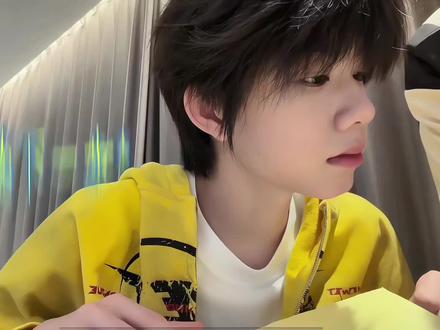 努力学叠千纸鹤的奇恒二人#左奇函陈奕恒 #奇恒 #TF家族四代