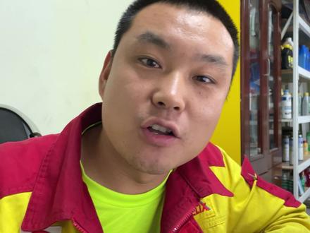 你我皆是平凡人,互帮互助顶大用。三菱劲炫发电机皮带安装图 #汽修人 #努力奋斗每一天 #全网修理工是一家